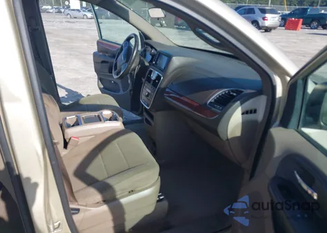 2011 Chrysler Town & Country Touring z USA, uszkodzony, nr VIN 2A4RR5DG0BR784605